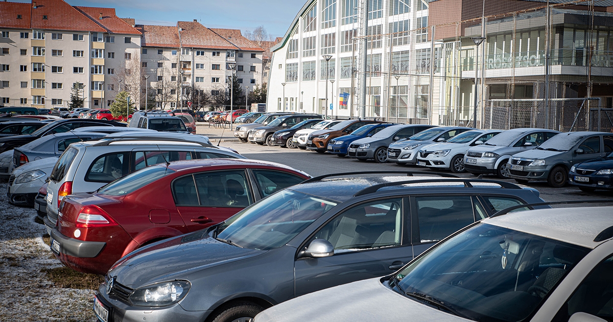 Cseberből vederbe? Az ingyenes helyek zsúfoltabbá, a fizetősök szellősebbé váltak